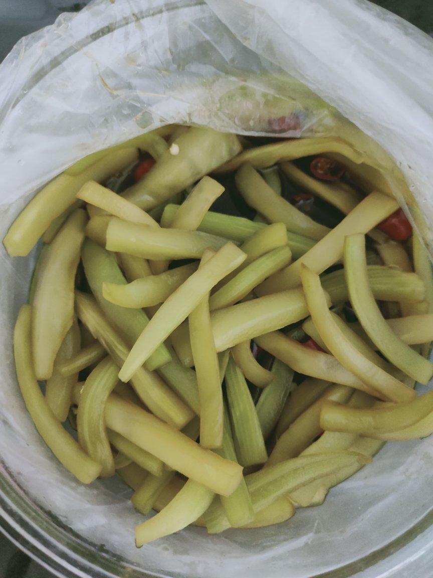 视频【辣渍莴笋 · 新手下饭菜】酸爽嘎嘣脆！