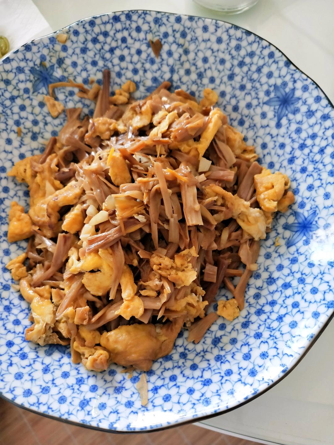 黄花菜炒鸡蛋