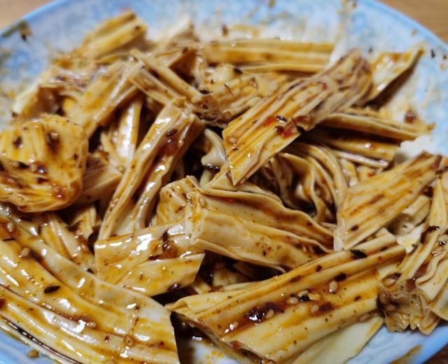 老式拌腐竹，土豆片，学校门口的味道的做法