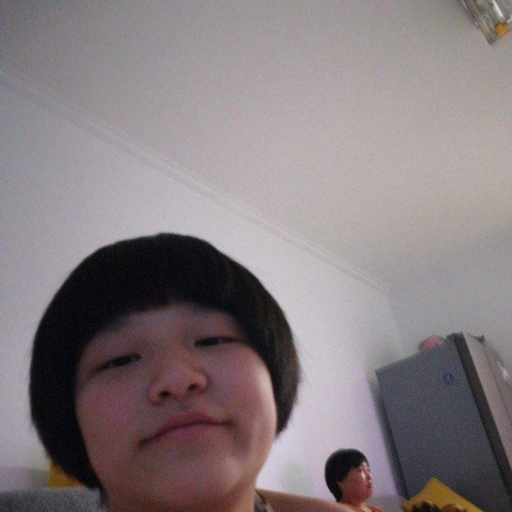 走路带风的小丫