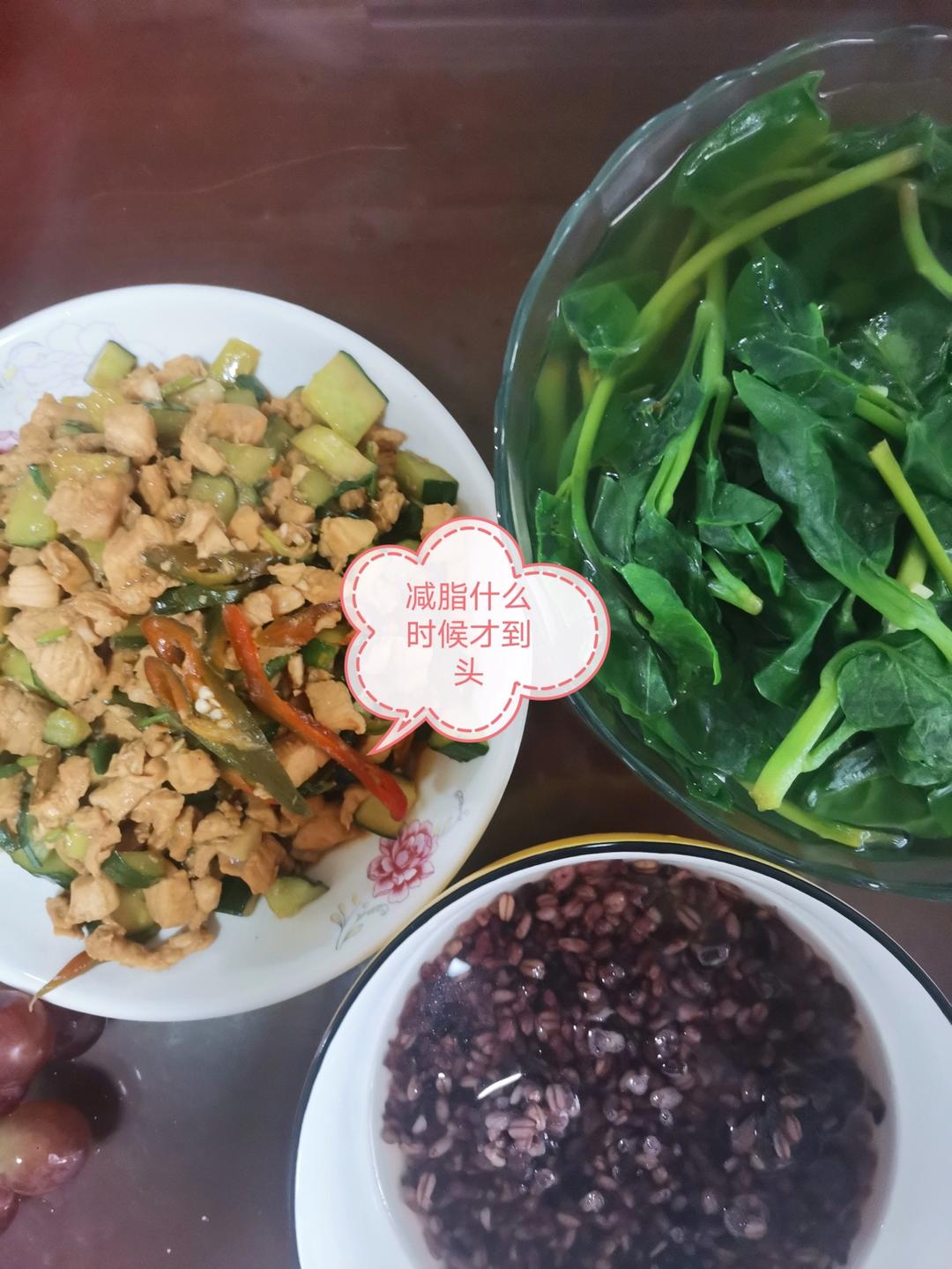 清爽好吃！低脂美味～黄瓜炒鸡胸肉丁
