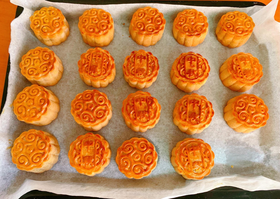 广式月饼—蛋黄莲蓉月饼