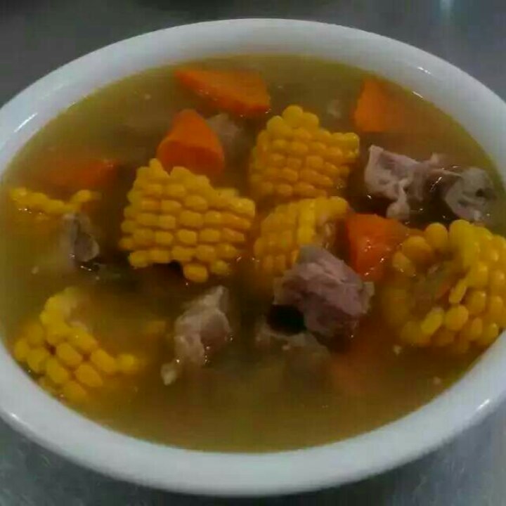 胡萝卜玉米排骨汤