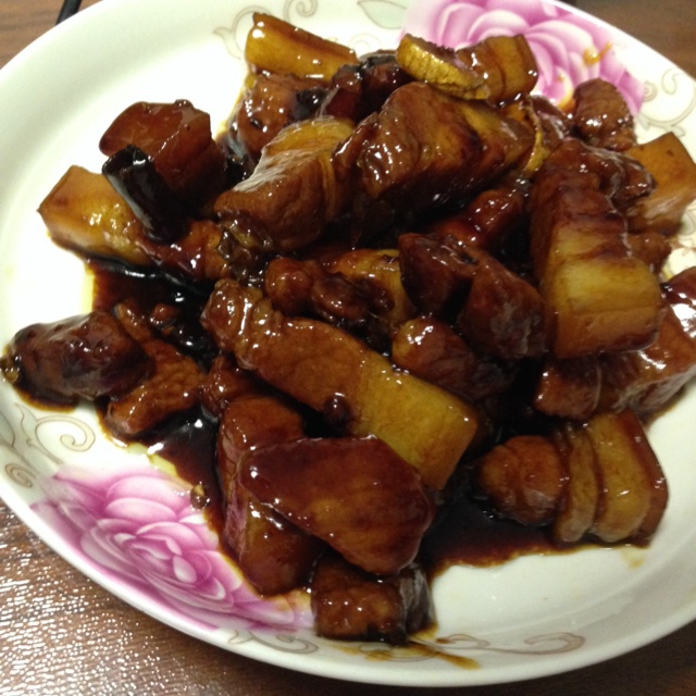 吃着碗里望着锅里的红烧肉