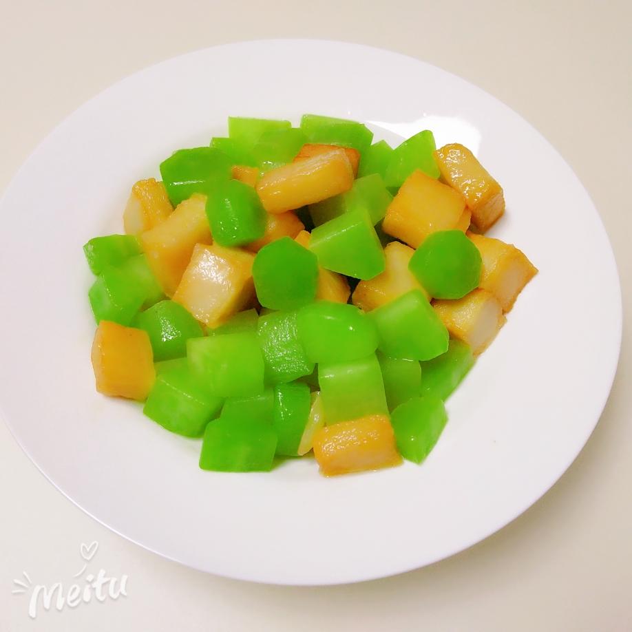 翡翠黄金～莴笋鱼豆腐的做法