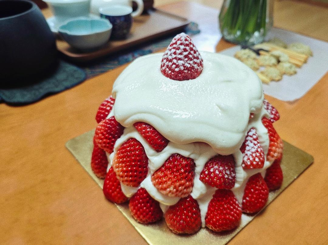 曼食慢语丨草莓芝士雪山蛋糕
