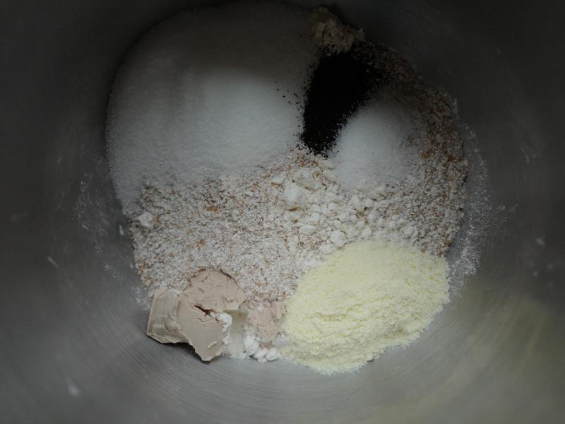 纯奶手撕吐司的做法 步骤1