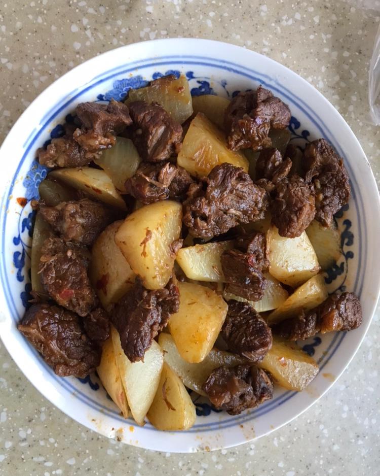 白萝卜炖牛腩
