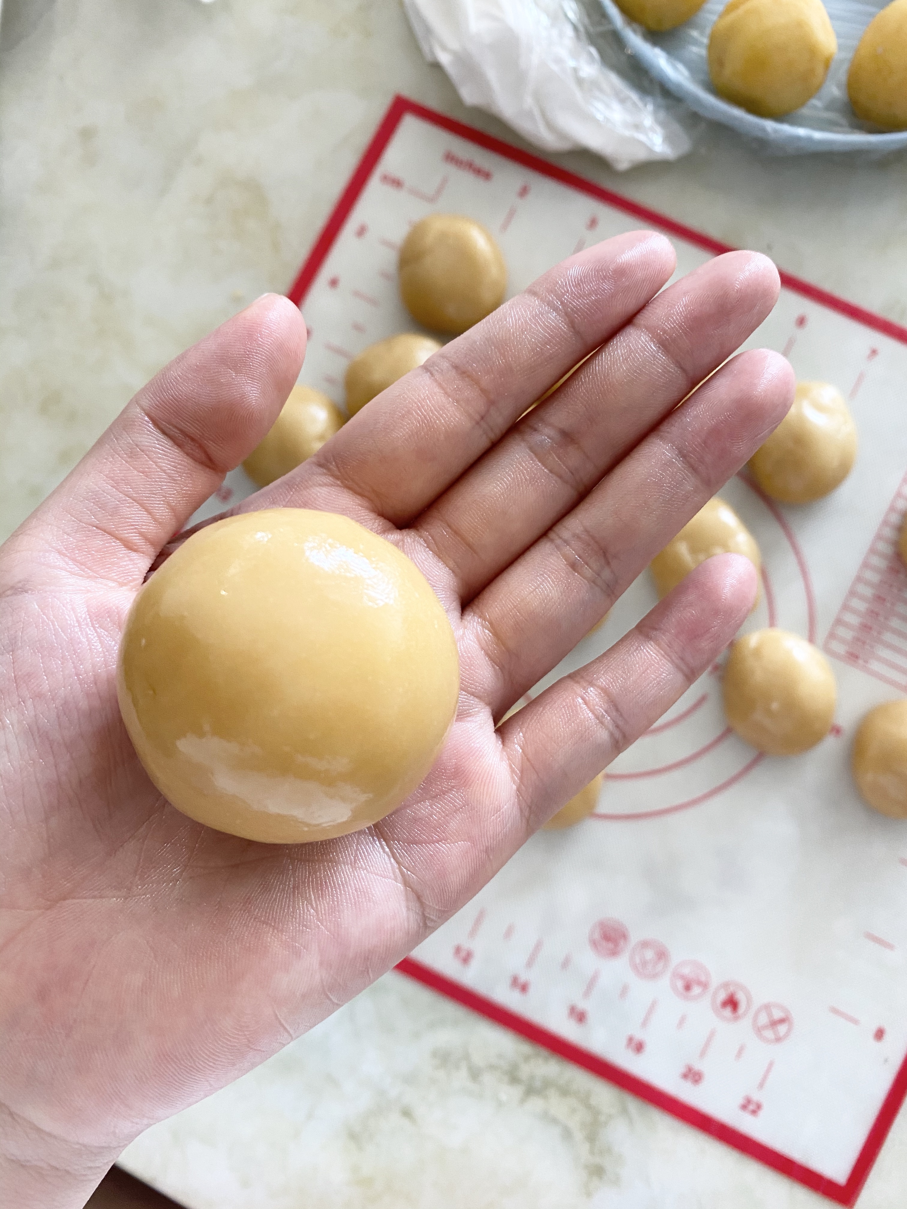 最最简单的做法，最简单的材料-奶黄流心月饼🥮的做法 步骤36