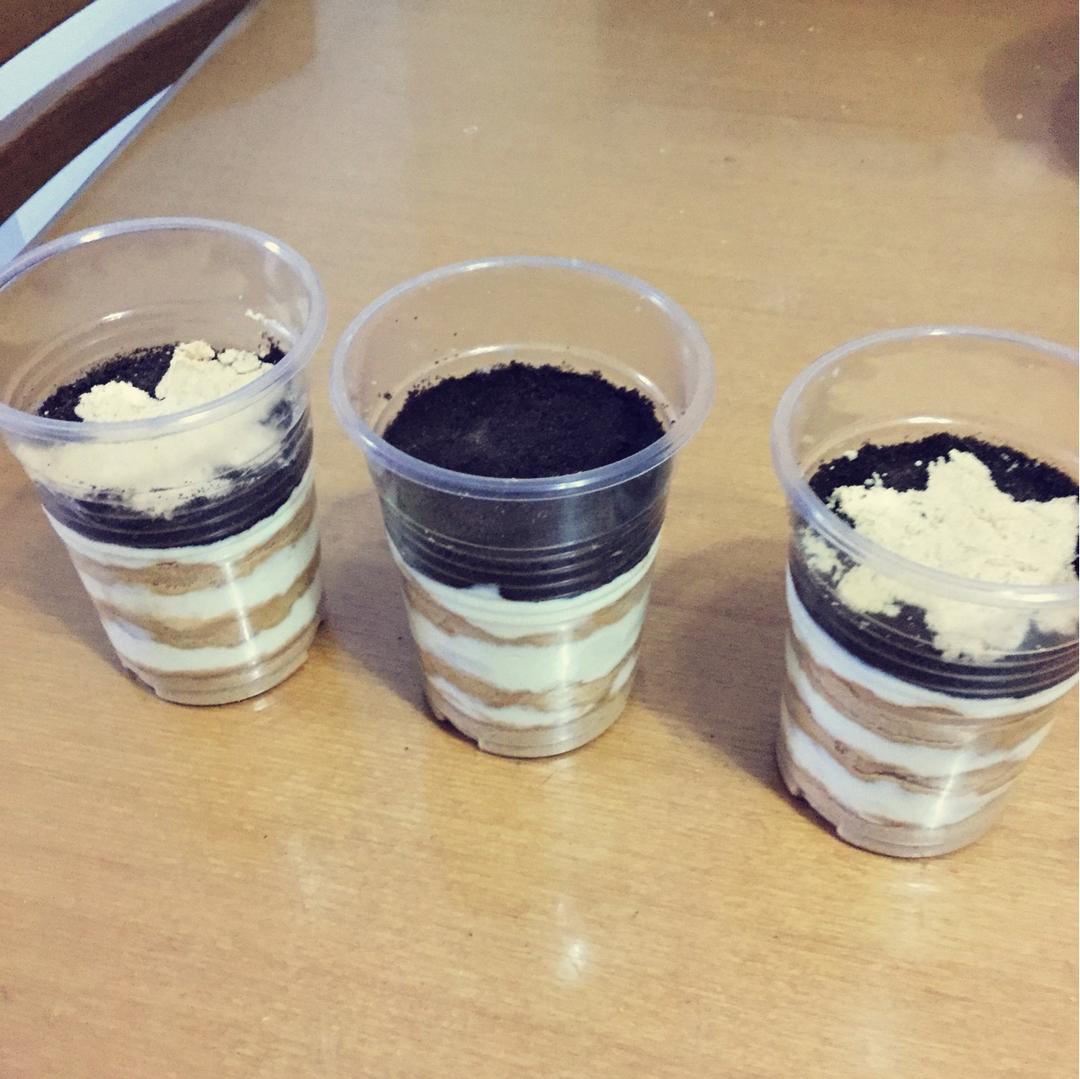 微电子做的草莓木糠杯