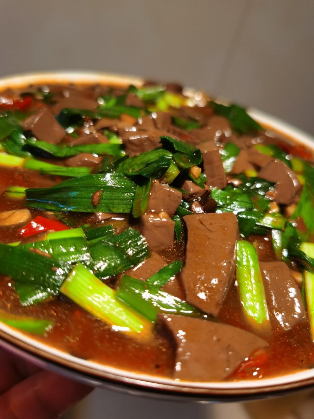 厨师长教你：“韭菜烧鸭血”的正宗做法，非常下饭