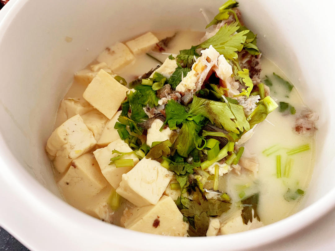 奶白鲫鱼豆腐汤|一条鱼最后的温柔