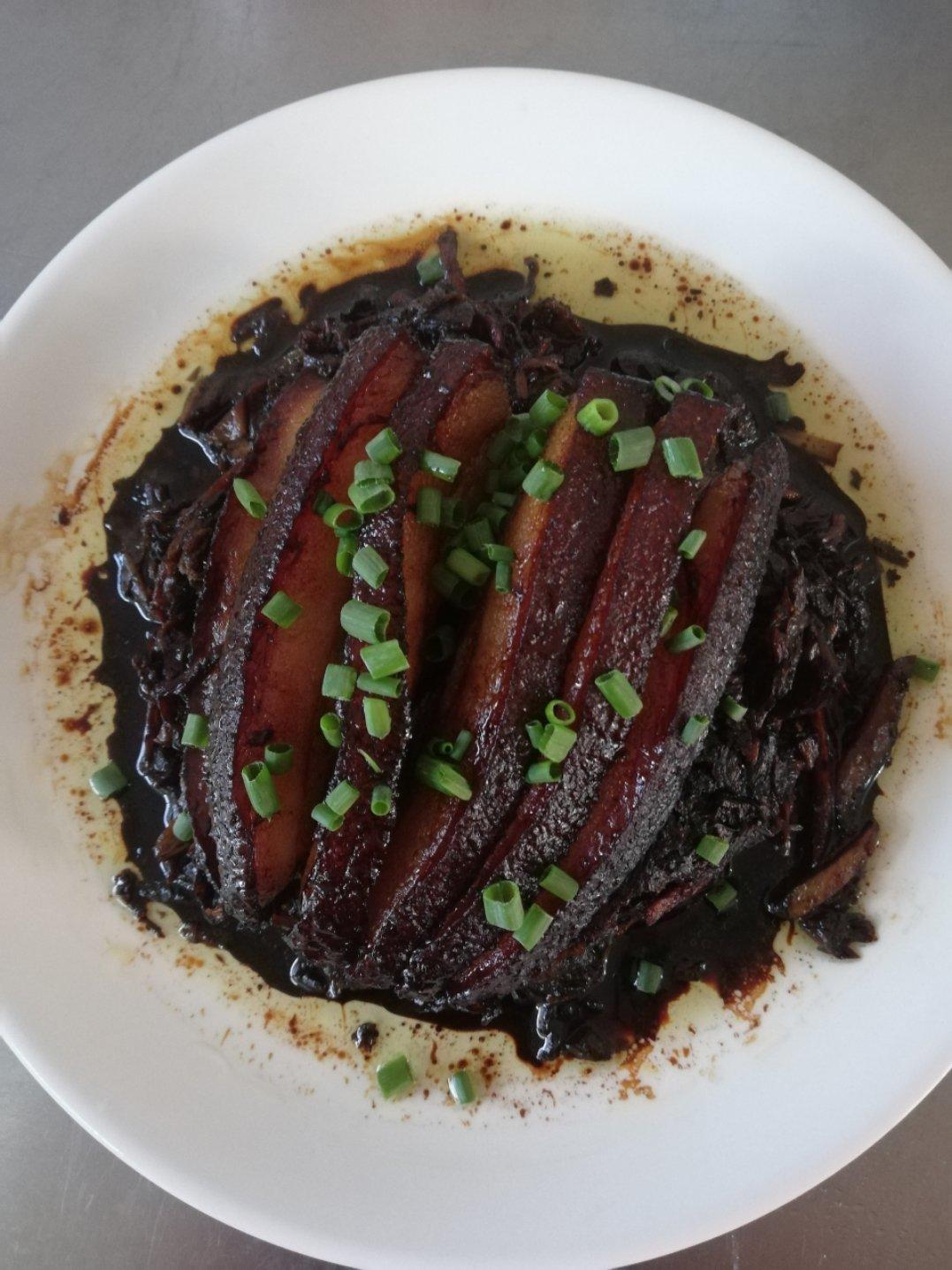 教你在家也可以做的梅菜扣肉，软糯香甜，不油不腻.