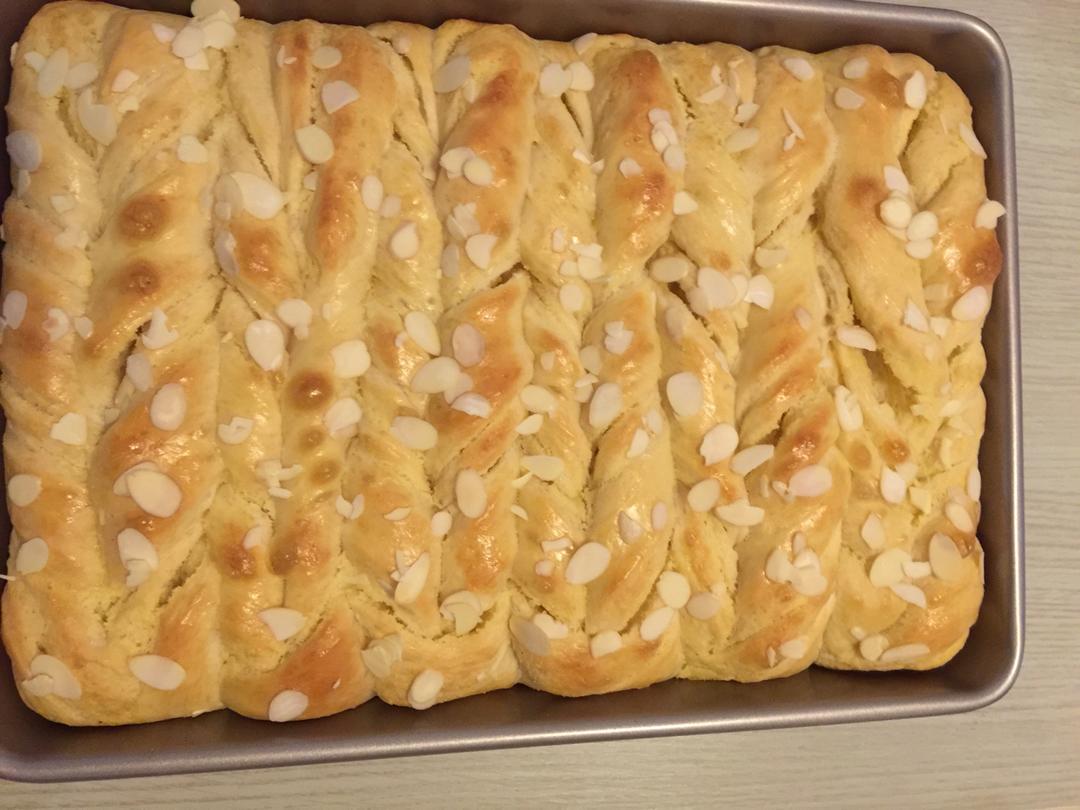 杏仁奶油软排包