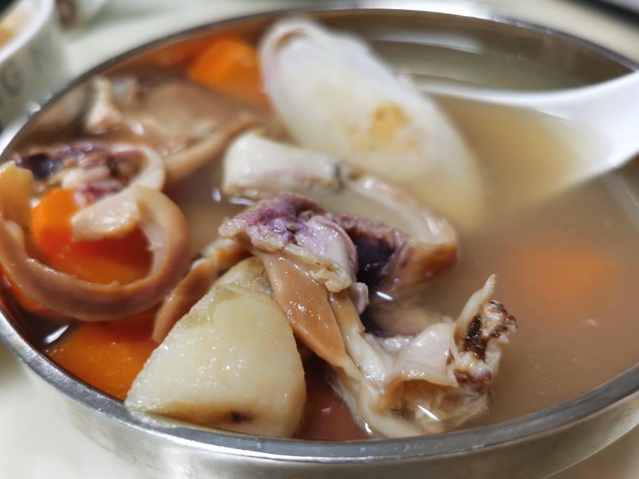 骨头汤好喝的密秘……墨鱼干龙骨头汤