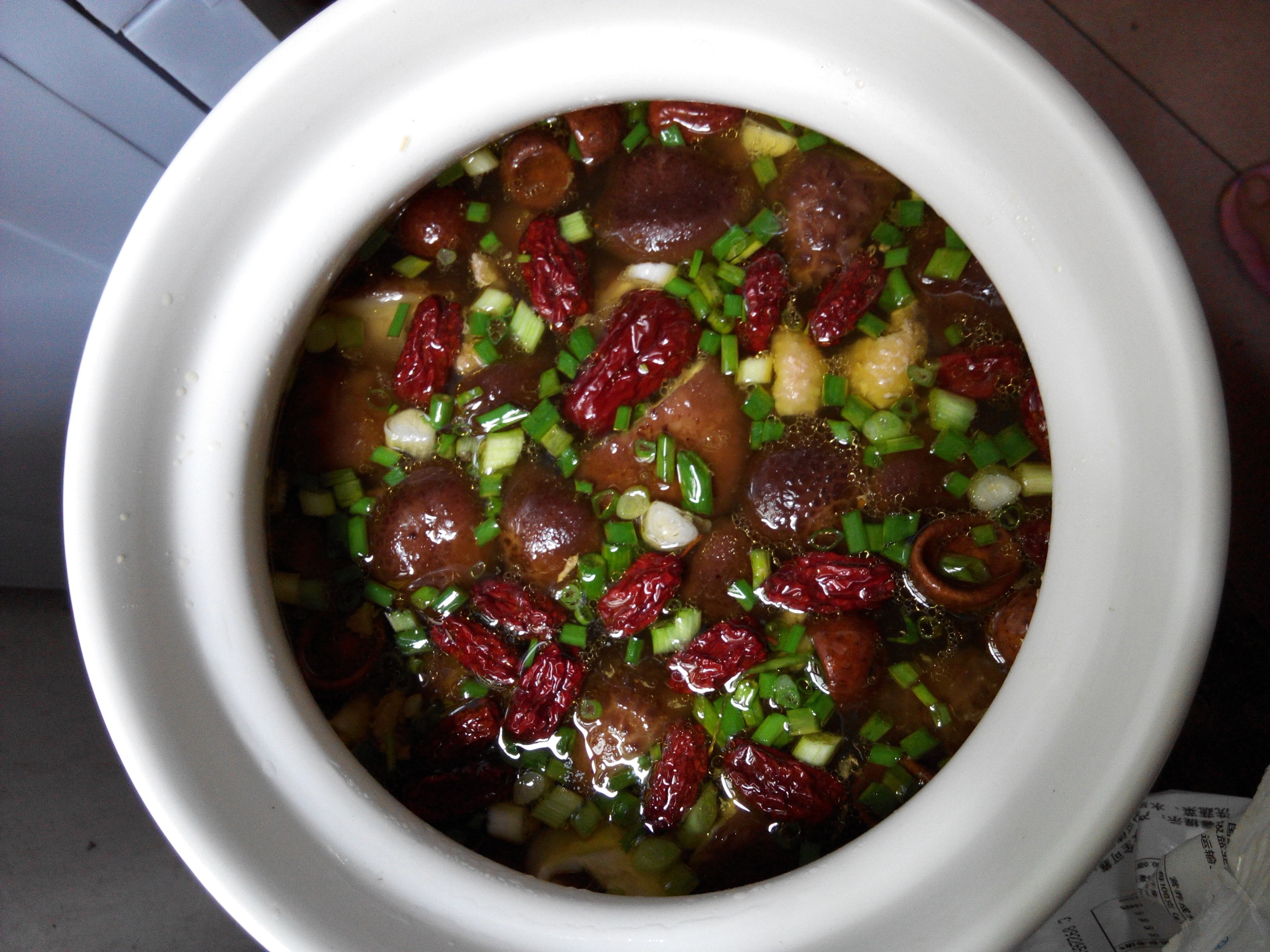 枸杞红枣乌鸡汤