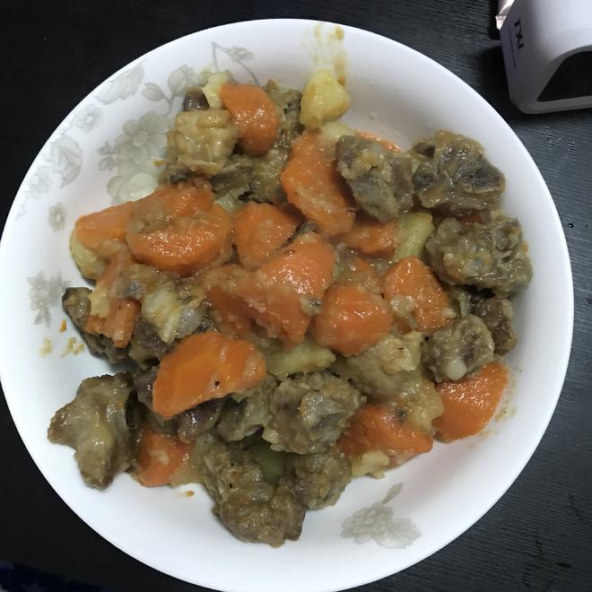 午餐：香煎炖排骨土豆胡萝卜的做法