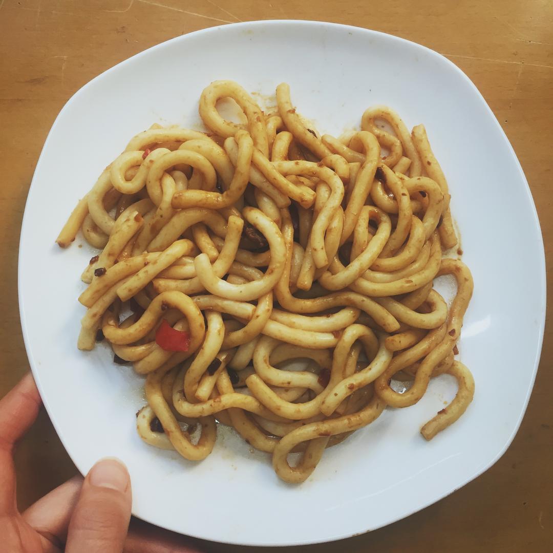 黄豆酱香凉拌面