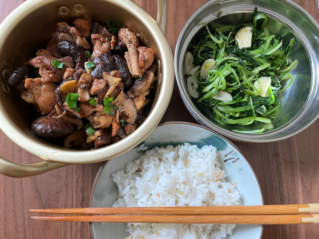 香菇炒鸡（香菇滑鸡）