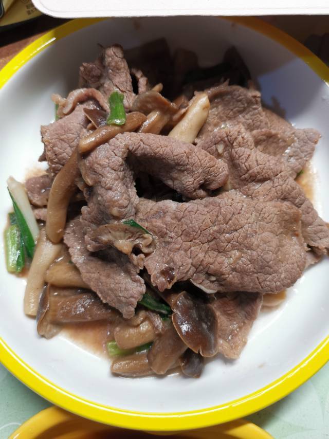 鹿茸菇炒牛肉
