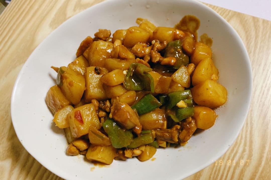 土豆炖鸡块