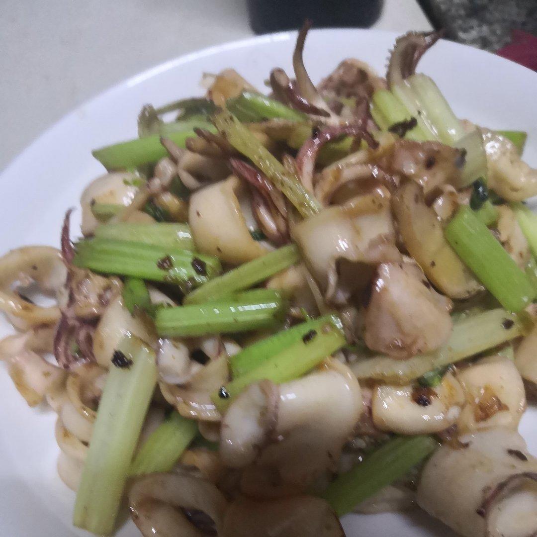 爆炒小鱿鱼