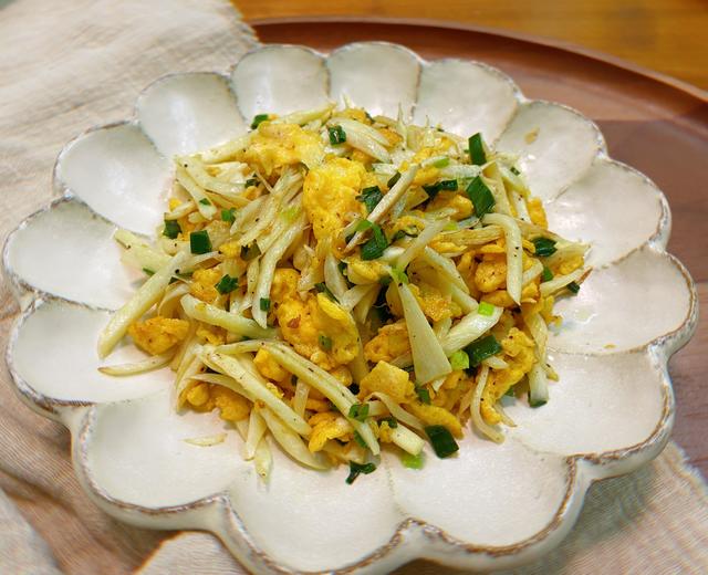 香气扑鼻、色味俱全的茭白丝炒鸡蛋的做法