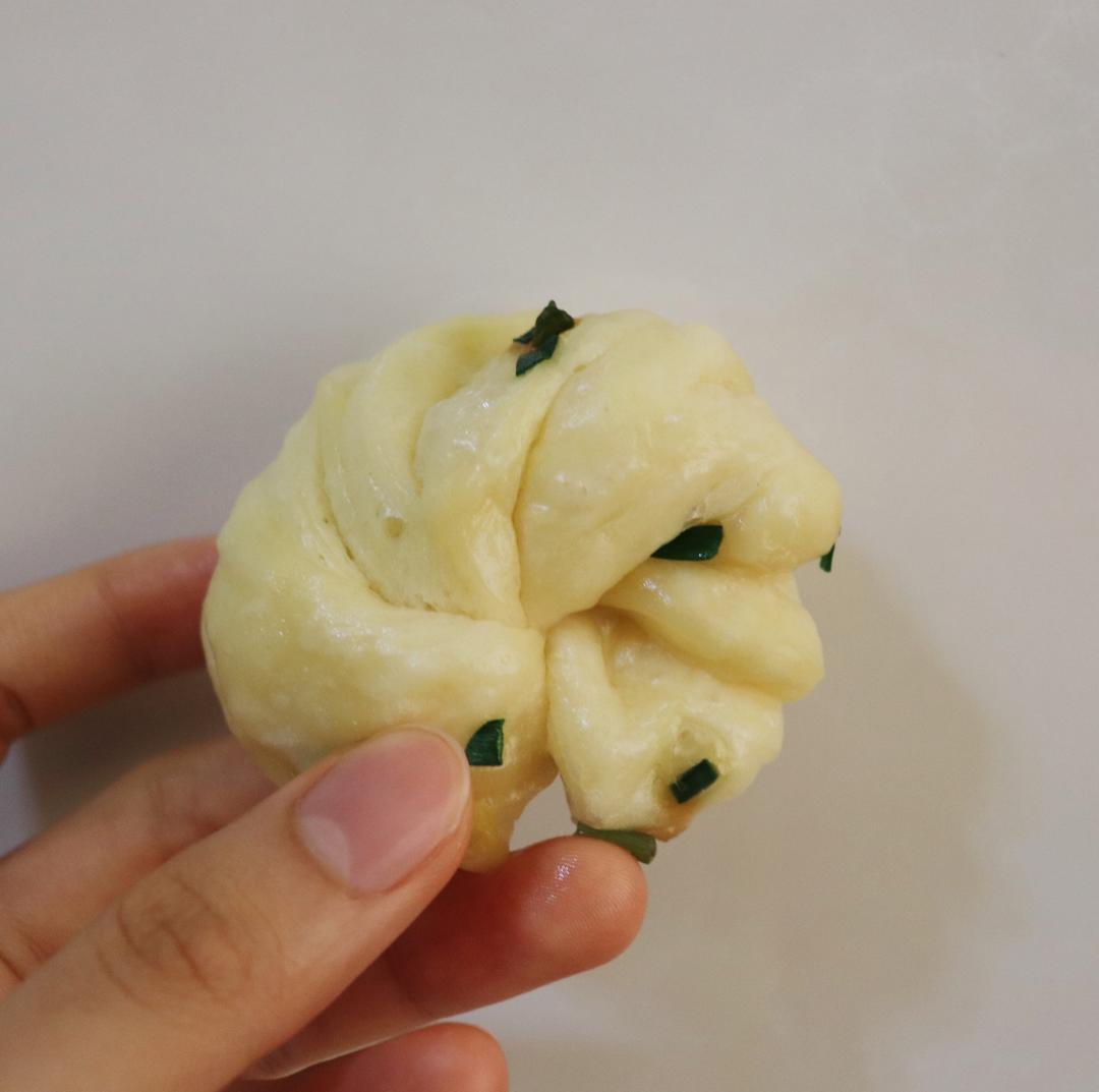 一次发酵就能松软好吃的葱油花卷