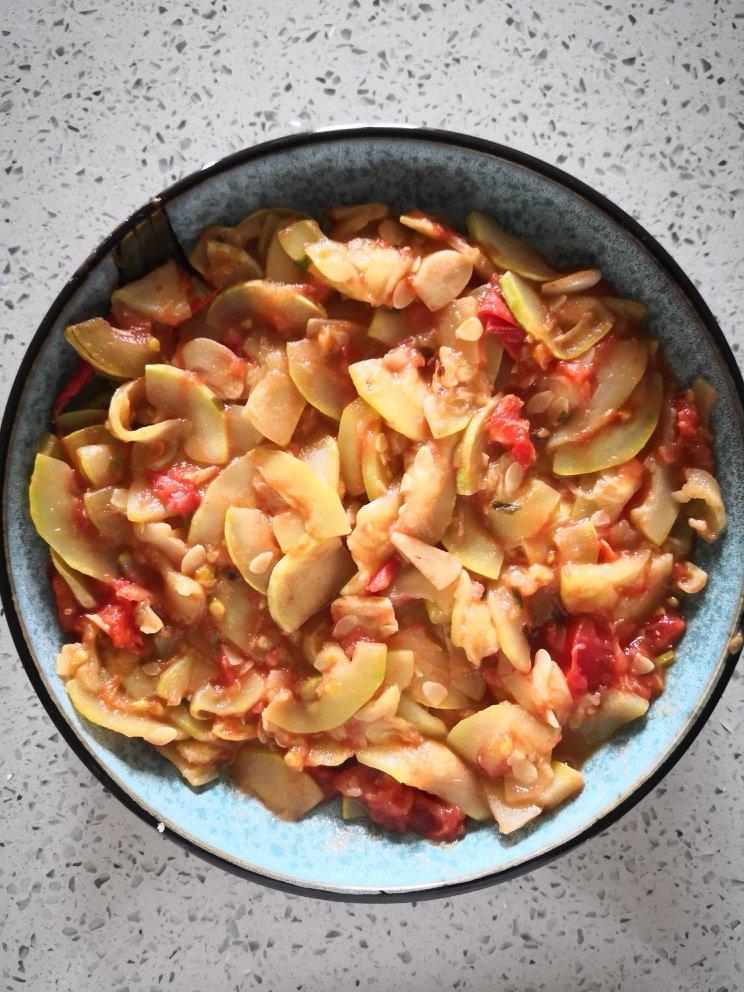 西红柿炒西葫芦