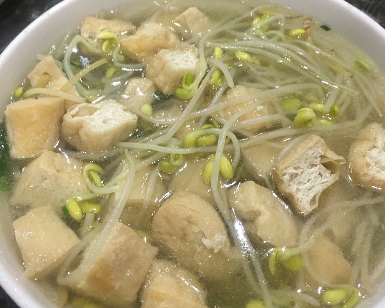 油豆腐黄豆芽汤