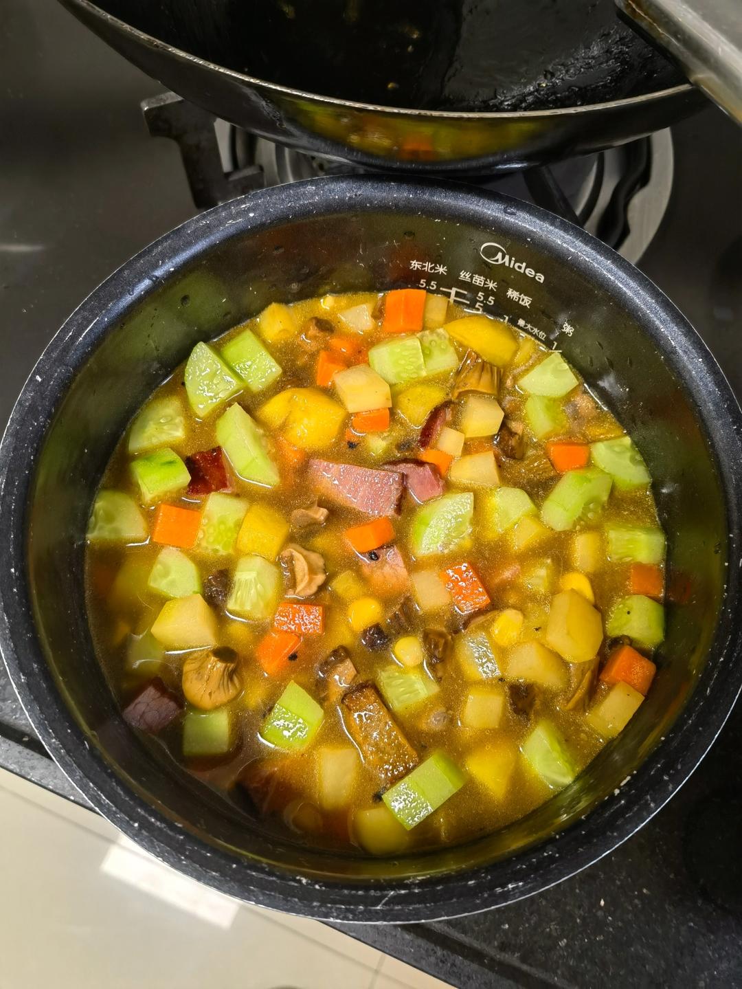 巨好吃巨简单的超级焖饭！一口气干三碗