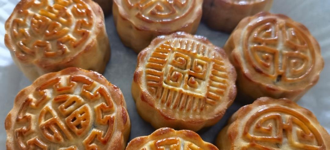 广式豆沙蛋黄月饼（步骤超详细，新手适用）