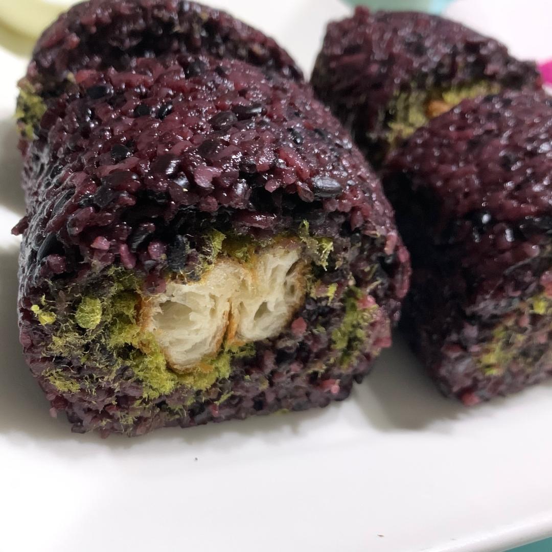 紫米粢饭团，皮薄大馅，才是美食中的王道