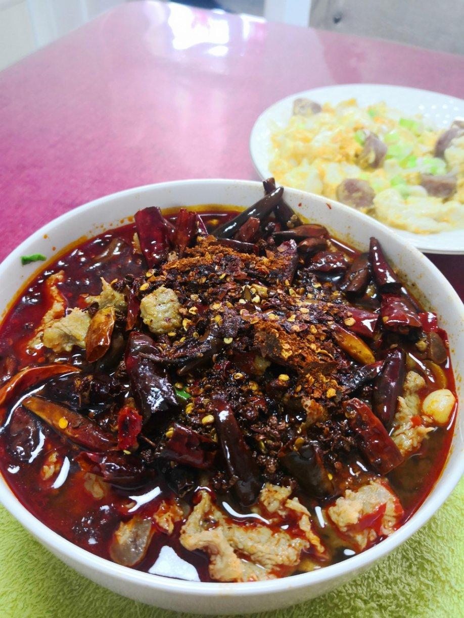 水煮肉片：辣椒的盛宴