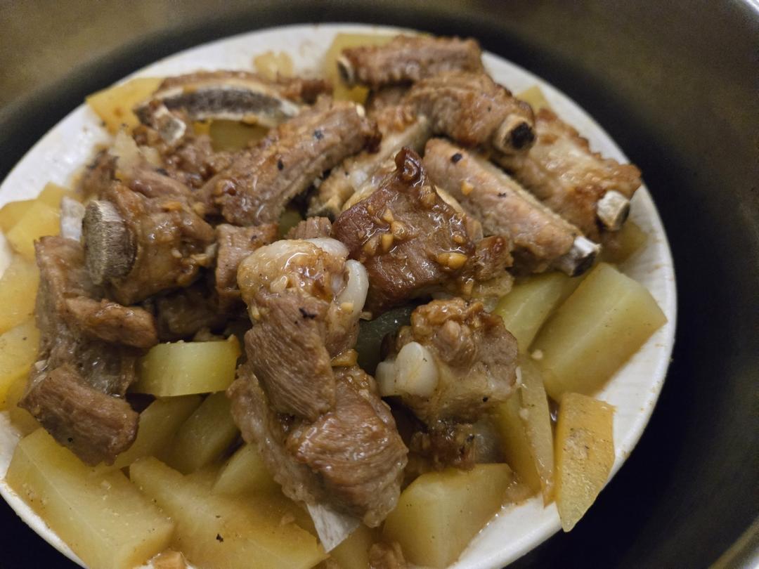 香酥排骨蒸土豆