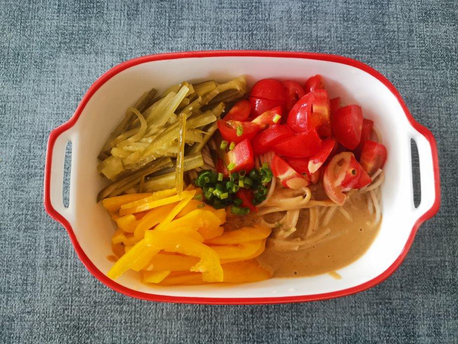 鸡胸肉蔬菜拌面低碳水快手一人食gluten free