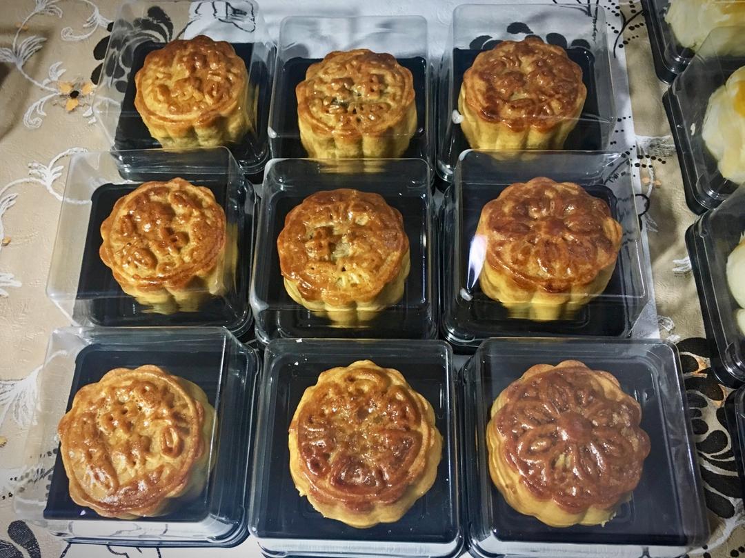 广式月饼——蛋黄莲蓉月饼