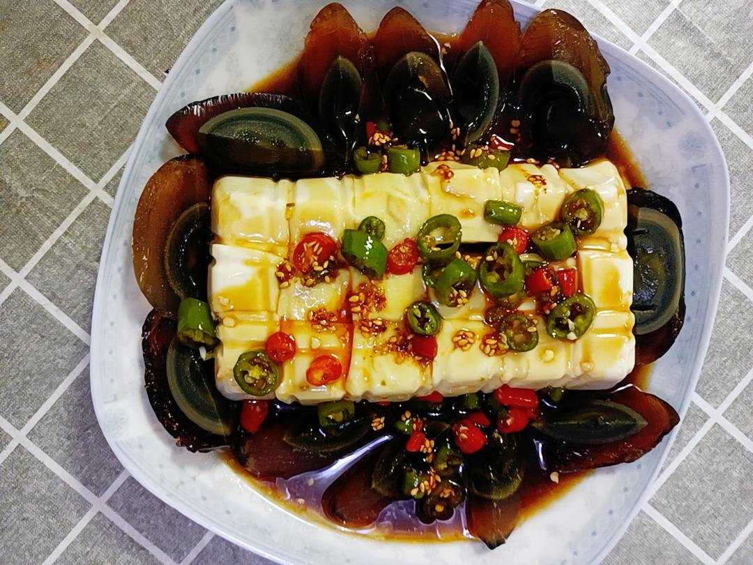 皮蛋拌豆腐
