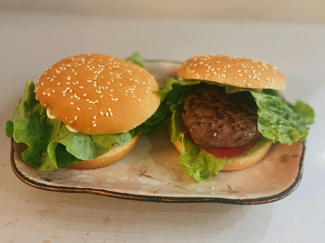 牛肉汉堡 煎出香嫩多汁的牛肉饼