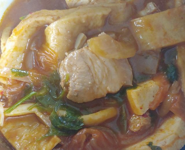 五花肉辣白菜豆腐汤的做法