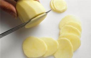 土豆传奇-油炸土豆片的做法 步骤1