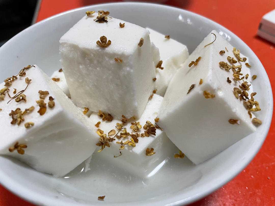 简单的杏仁豆腐（琼脂，杏仁，牛奶）