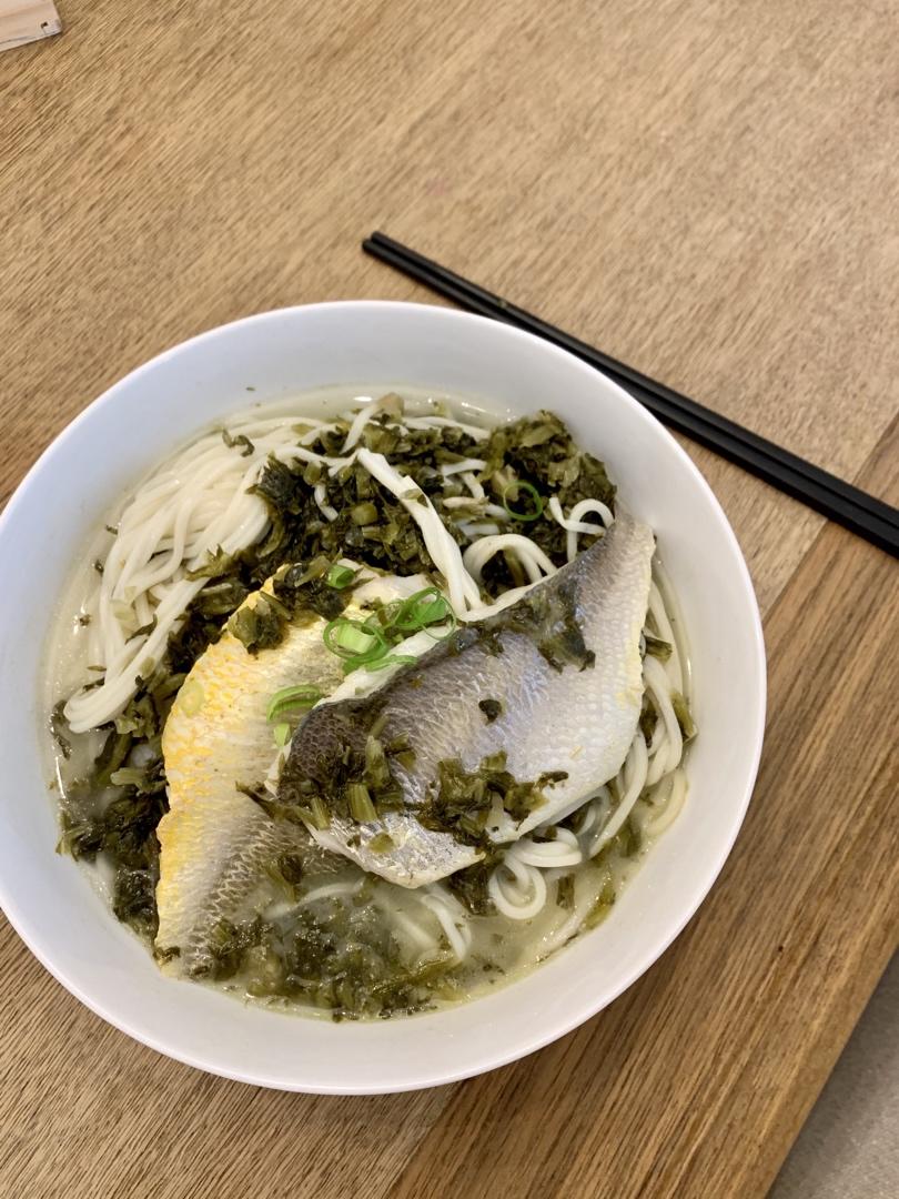 🐟《小黄鱼料理》雪菜小黄鱼面🐟CP值高！鲜甜汤汁营养美味🍜
