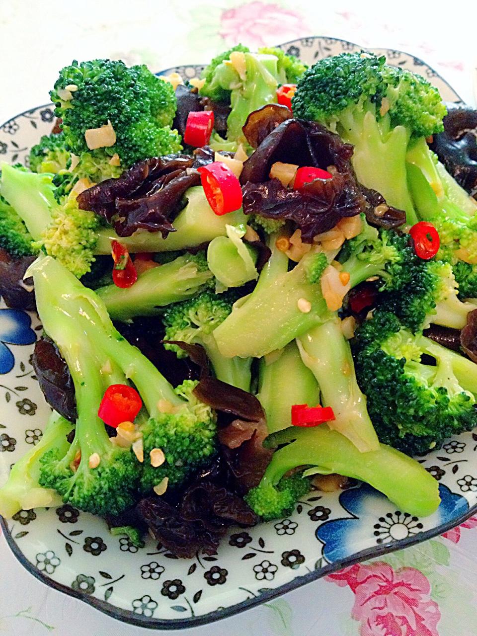 夕颜nn做的凉拌西兰花-辣的