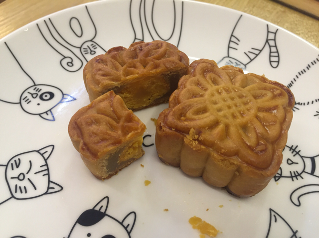 广式月饼—蛋黄莲蓉月饼
