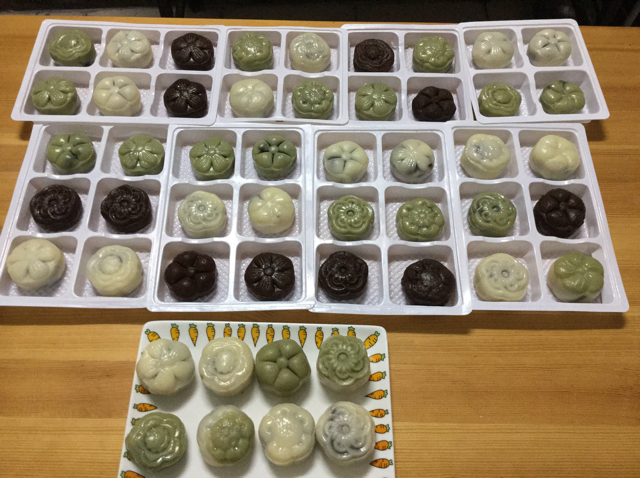 彩色冰皮月饼