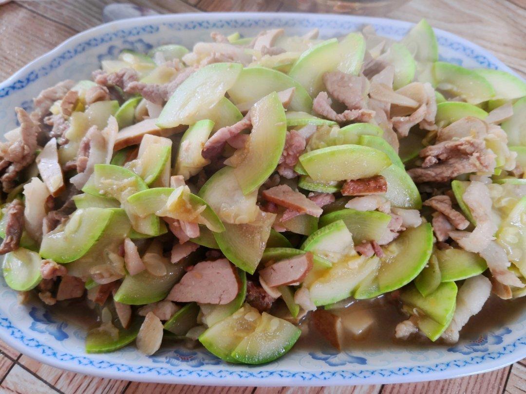 五花肉炒西葫芦