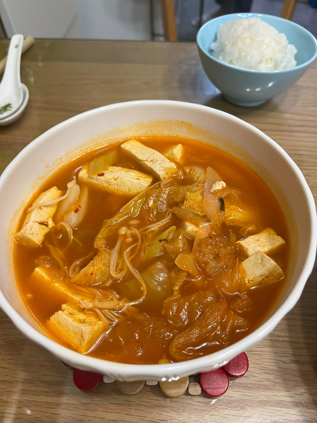 金针菇泡菜肥牛汤锅|妈妈再给我一碗