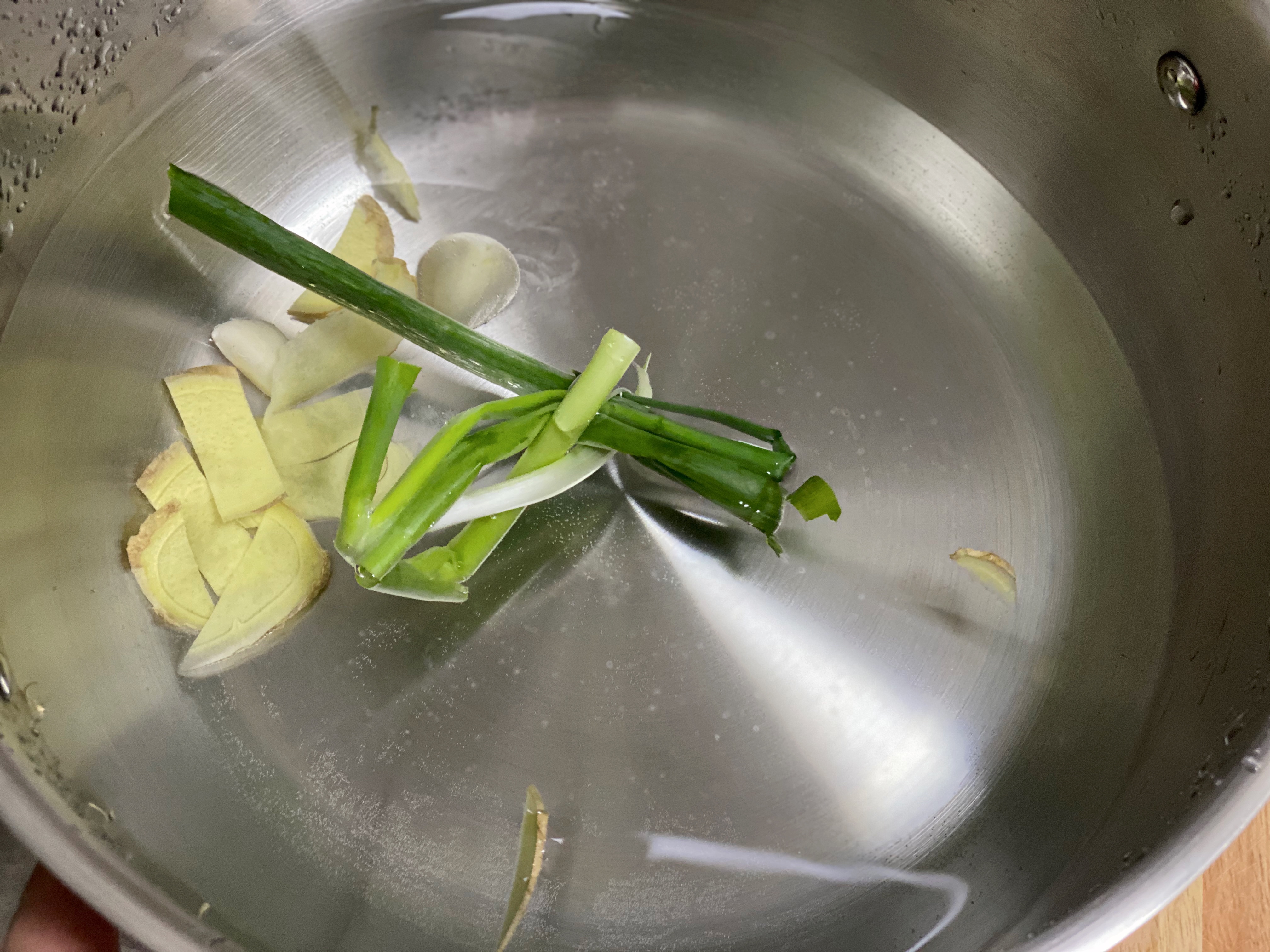 养生低脂无油版 菌菇汤火锅底料的做法 步骤1