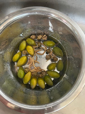 广东靓汤—青橄榄润肺汤的做法 步骤1